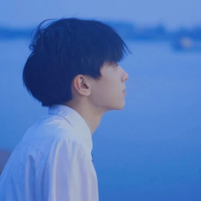 优雅帅气的男生头像图片