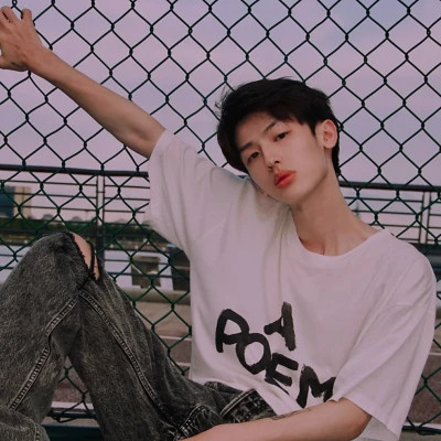 优雅帅气的男生头像图片