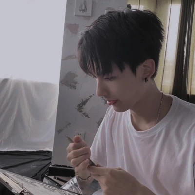 优雅帅气的男生头像图片