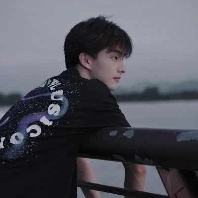 优雅帅气的男生头像图片