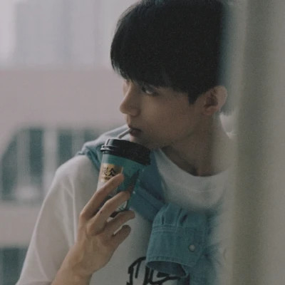 优雅帅气的男生头像图片