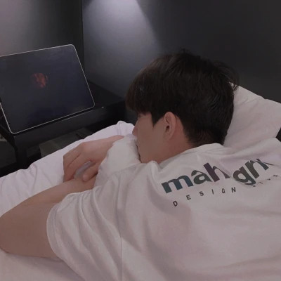 优雅帅气的男生头像图片