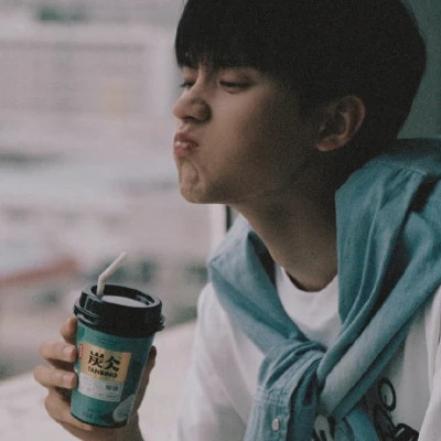 优雅帅气的男生头像图片