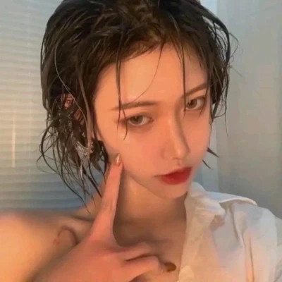 气质优雅的女性头像