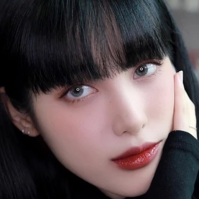 收藏点赞超多的女生头像图片