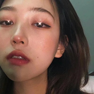收藏点赞超多的女生头像图片