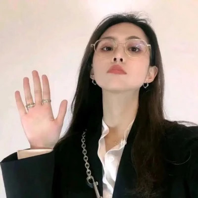 收藏点赞超多的女生头像图片