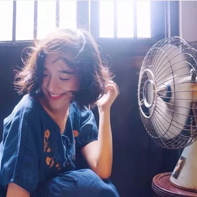 精选真人女生头像图片