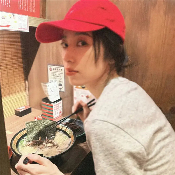 超有故事感的女生头像图片