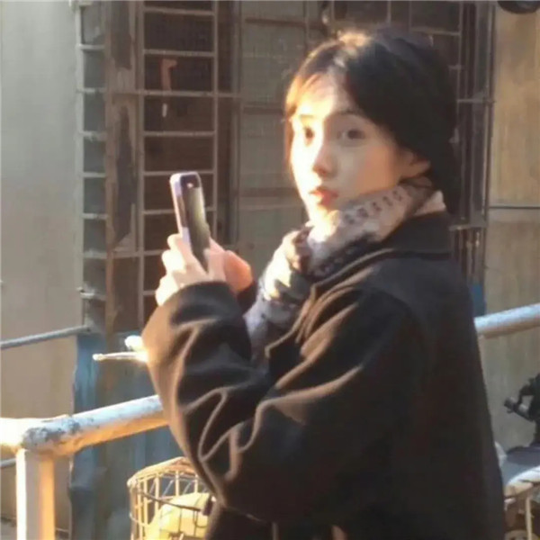 超有故事感的女生头像图片
