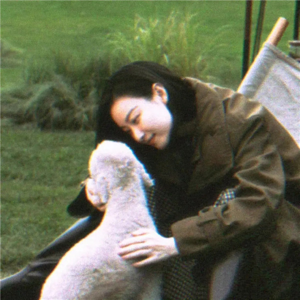 超有故事感的女生头像图片
