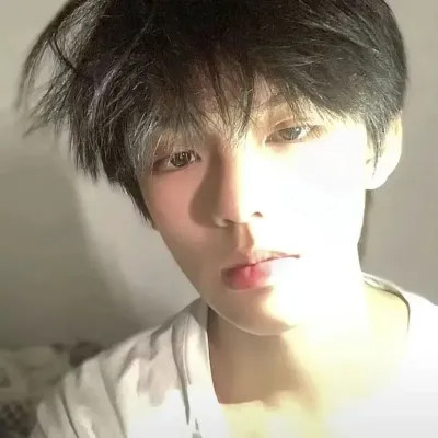 最新2025年男头图片