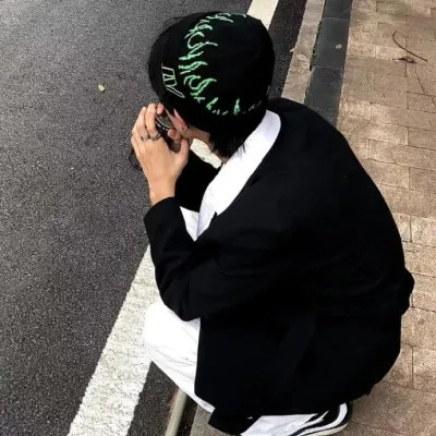 超热门的2025年男生头像