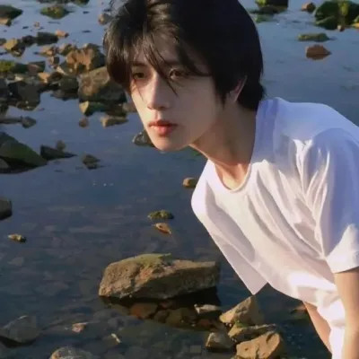 2025年男生头像潮流图片