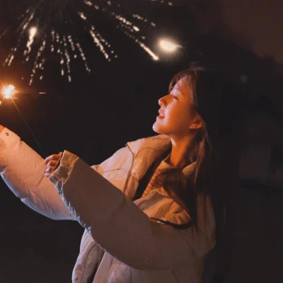 真人女生跨年微信头像