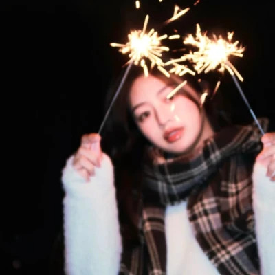 真人女生跨年微信头像