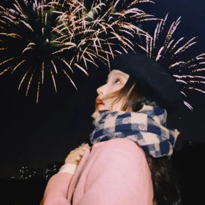 真人女生跨年微信头像