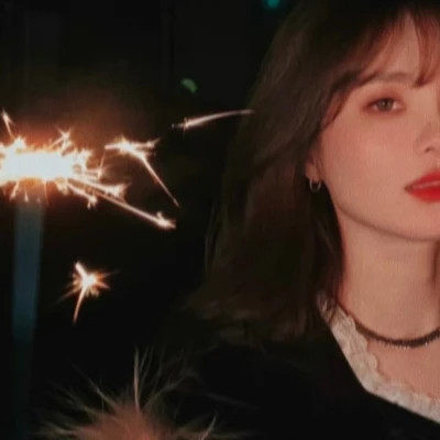 真人女生跨年微信头像