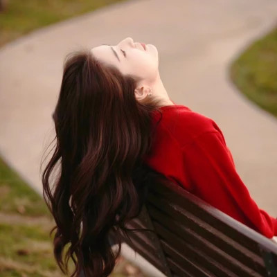 真人女生跨年微信头像
