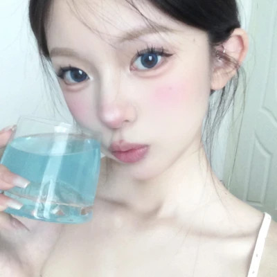 一人两张女生微信闺蜜头像