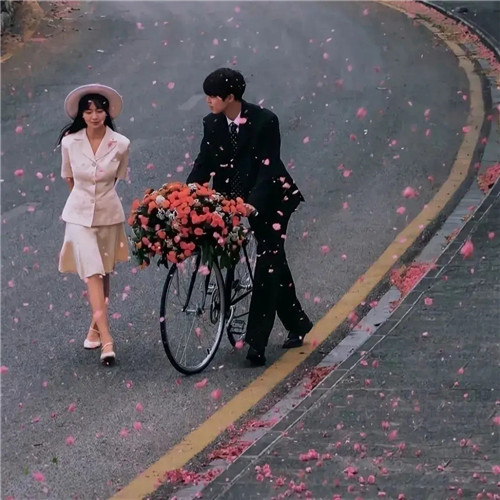 浪漫人物带花的头像图片