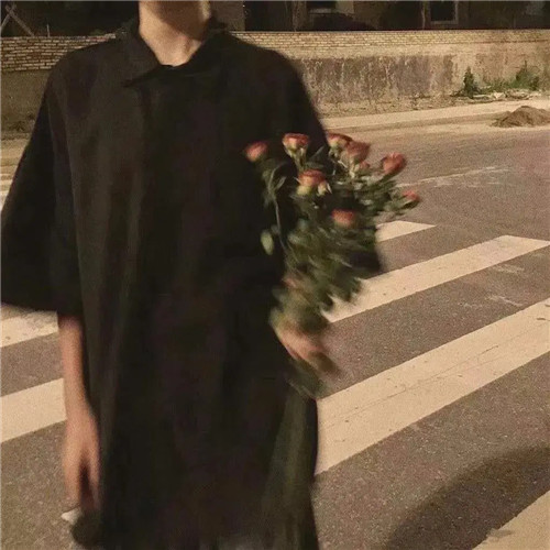 浪漫人物带花的头像图片