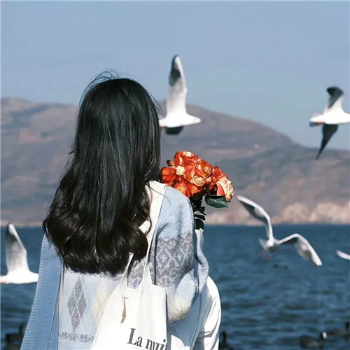 浪漫人物带花的头像图片