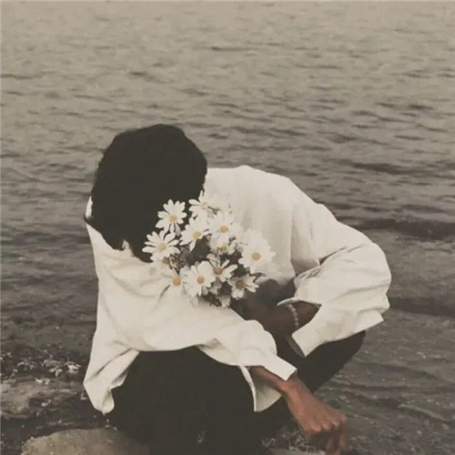 浪漫人物带花的头像图片