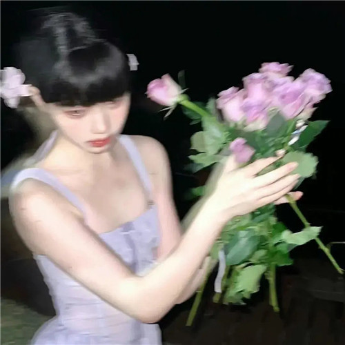 浪漫人物带花的头像图片