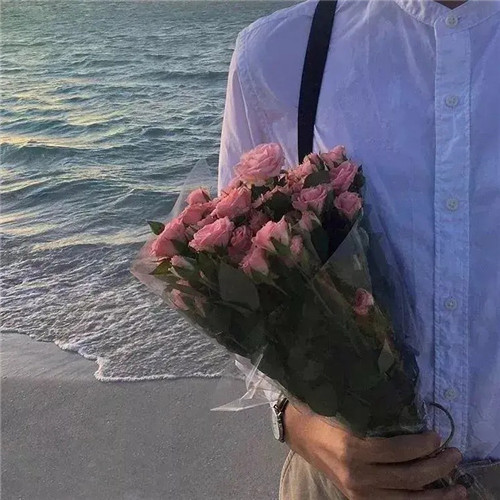 浪漫人物带花的头像图片