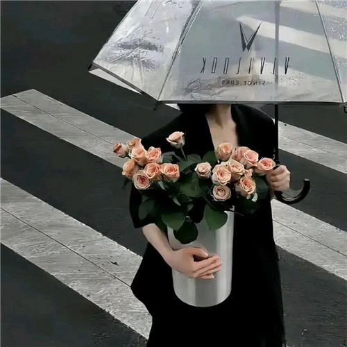 浪漫人物带花的头像图片
