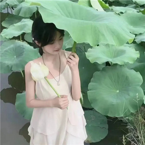 浪漫人物带花的头像图片