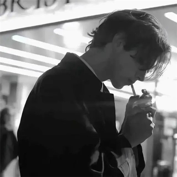 冷门但超酷的男生头像图片