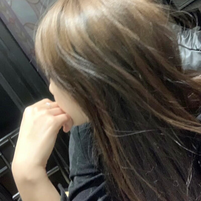 2025头像最新版的女生