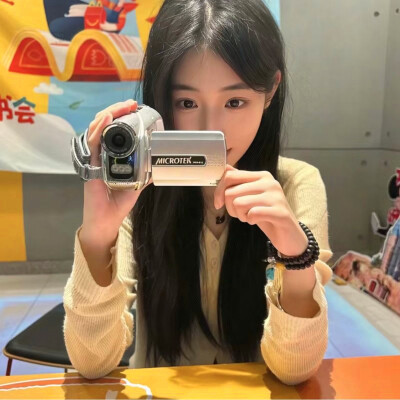 2025头像最新版的女生
