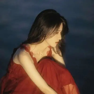 清冷破碎感女头