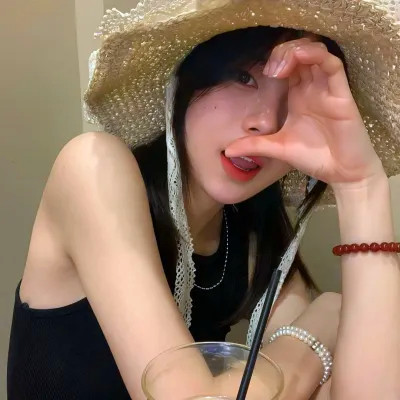 2025年的头像女生