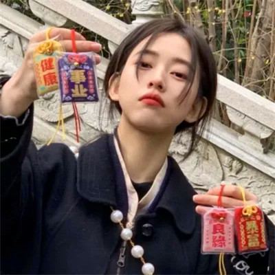 2025年的头像女生