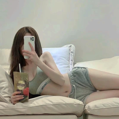 拿手机女头高清图片