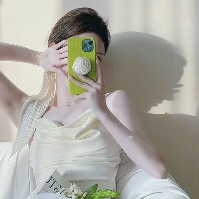 拿手机拍照女生头像