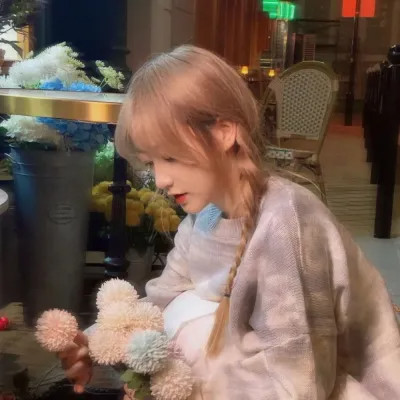 不可错过的侧脸女生头像