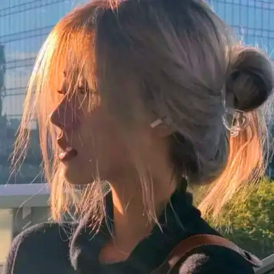 优雅美女侧脸头像