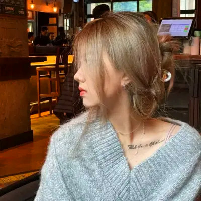 优雅美女侧脸头像