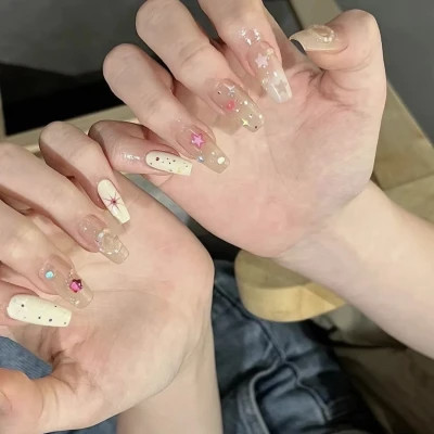 解锁潮流美甲头像