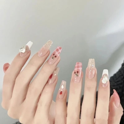 抖音最火的美甲图片头像