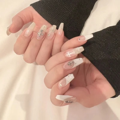 抖音最火的美甲图片头像