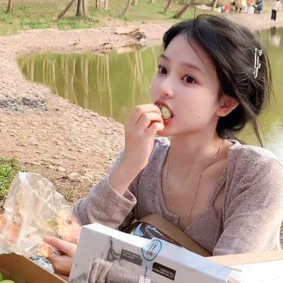 成熟优雅女士头像