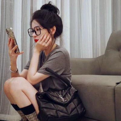 成熟优雅女士头像
