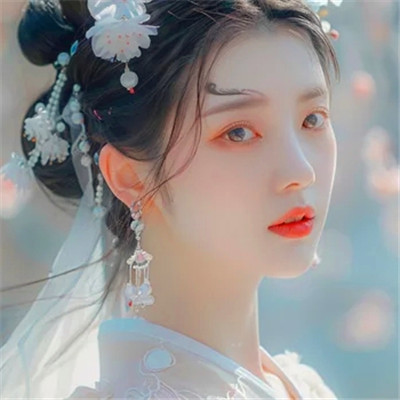 流行2025年女性头像图片